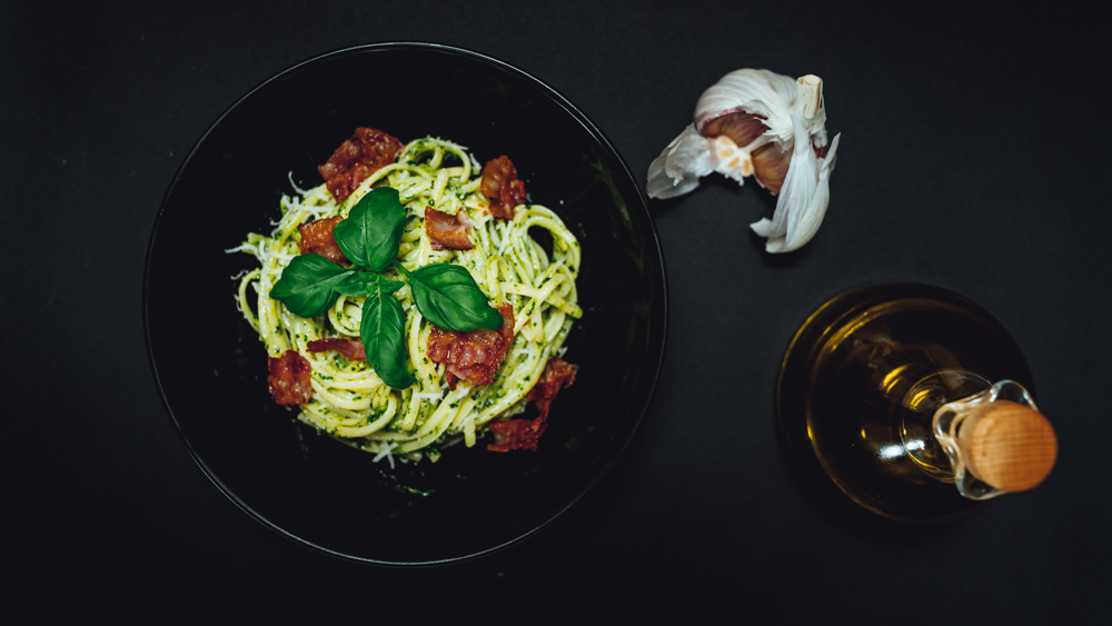 pyszne zilone pesto najlepsze, spagetti, bazylia, rukola